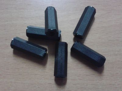 Entretoise M3x40mm isolé de polyamide noir